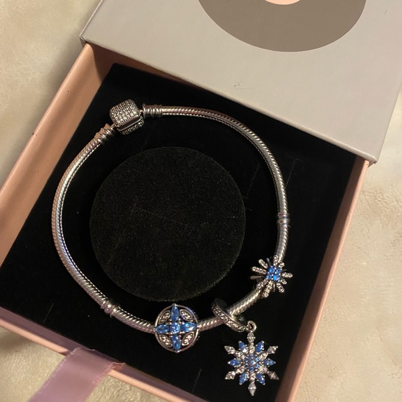 Pandora snowflake charm bracelet set brand new - Picture 1 of 2